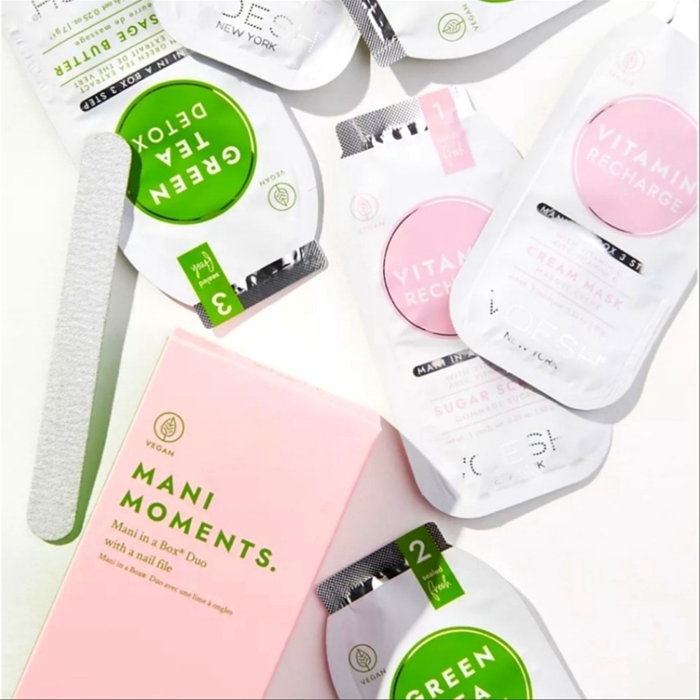 Voesh New York Mani Moments Manicure in a Box Duo New in Box